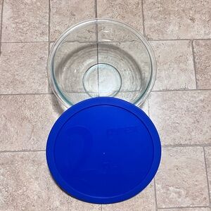 2 Piece Pyrex 2.5 Quart Mixing Bowl/Storage Glass Container With Lid